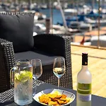 Hausboot Kaddi's Sunflower - Huus & Botel Fehmarn