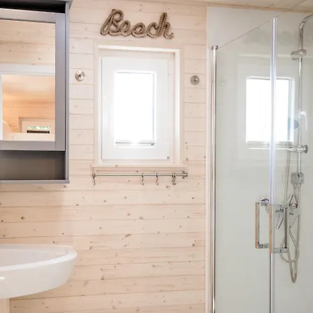 Hausboot Kaddi's Sunflower - Huus & Bådhotel Großenbrode