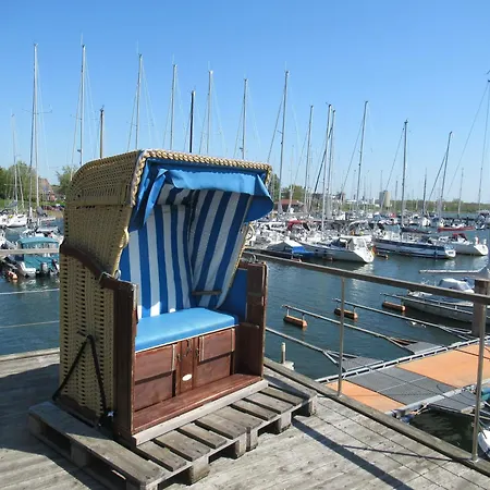 Botel Hausboot Kaddi's Sunflower - Huus & *