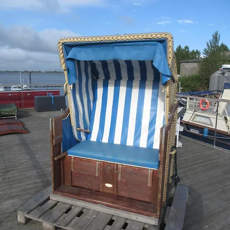 Hotel en barco Hausboot Kaddi's Sunflower - Huus & Fehmarn